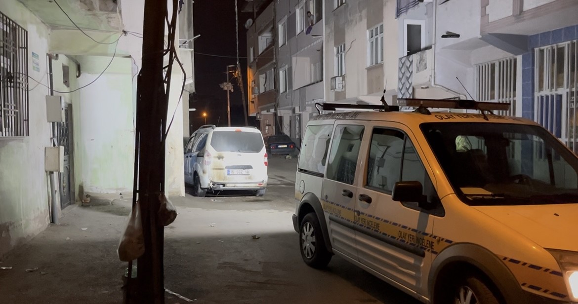 Bursa'nın Yıldırım ilçesinde gece yarısı ticari araç kundaklandı. Araç sahibi