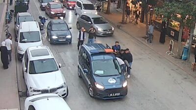 Bursa'nın İnegöl ilçesinde aracında fenalaşan sürücü, zabıta ekiplerinin hızlı müdahalesiyle