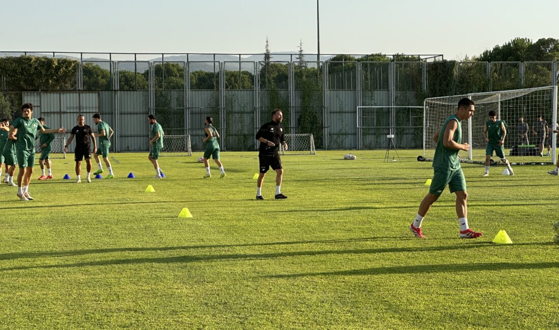 Bursaspor teknik direktörü Adem Çağlayan, basına açık idmanda samimi açıklamalarda