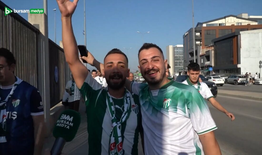 TFF 2. Lig Kırmızı Grup'ta mücadele eden Bursaspor ligin 4.