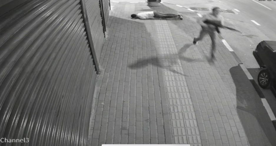 Bursa'da husumetli iki kişi arasında çıkan kavga kanlı bitti. Tüfeğine