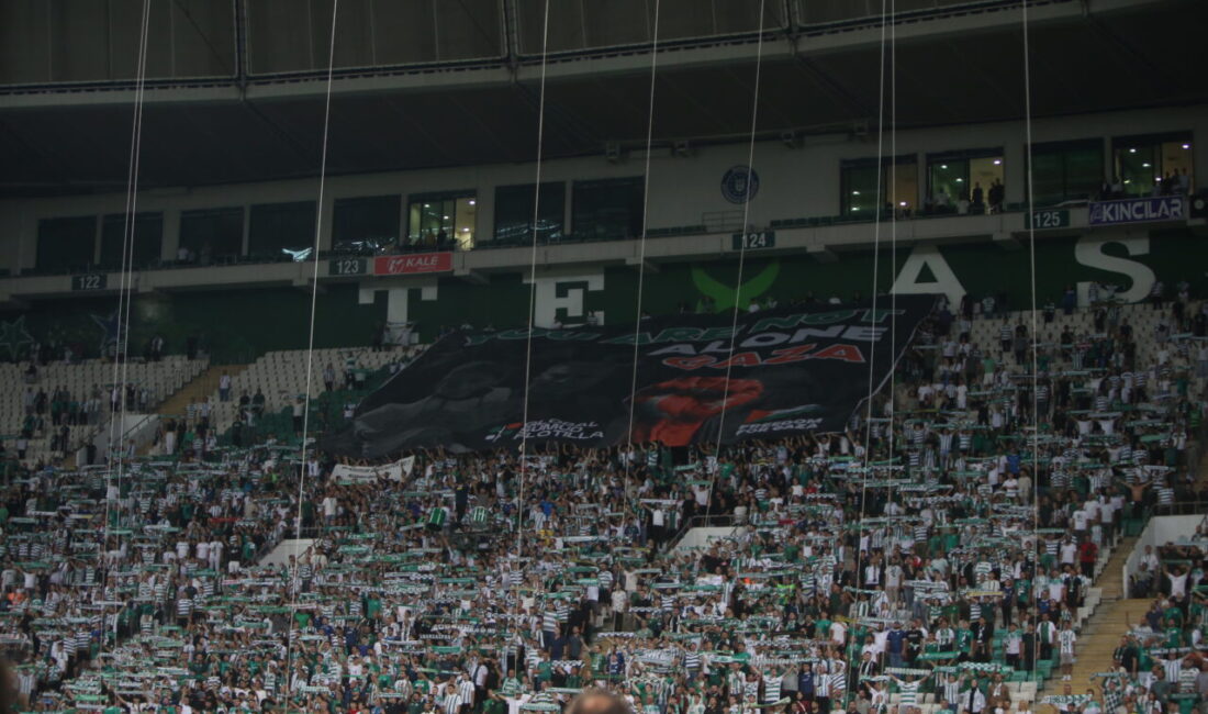 Bursaspor’un Söğütspor’u 7-0 mağlup ederek 2.tura yükseldiği karşılaşmada tribünler yine