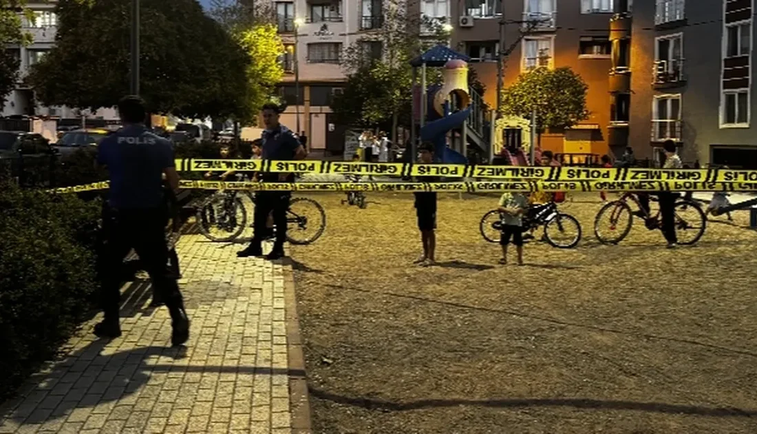 Bursa’nın Osmangazi ilçesinde bir çocuğun parkta oynarken yorgun mermiyle yaralanmasına