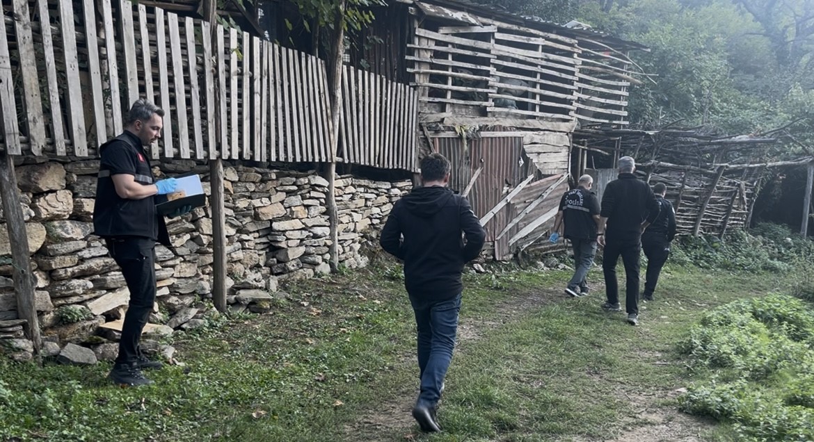 Bursa'da kestane toplamak için Uludağ'a çıkan grup ile arazi sahipleri