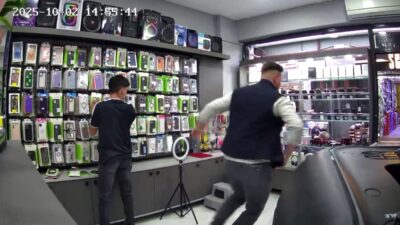 Marmara Denizi'nde öğle saatlerinde yaşanan deprem Bursa'da da hissedildi. Orhangazi