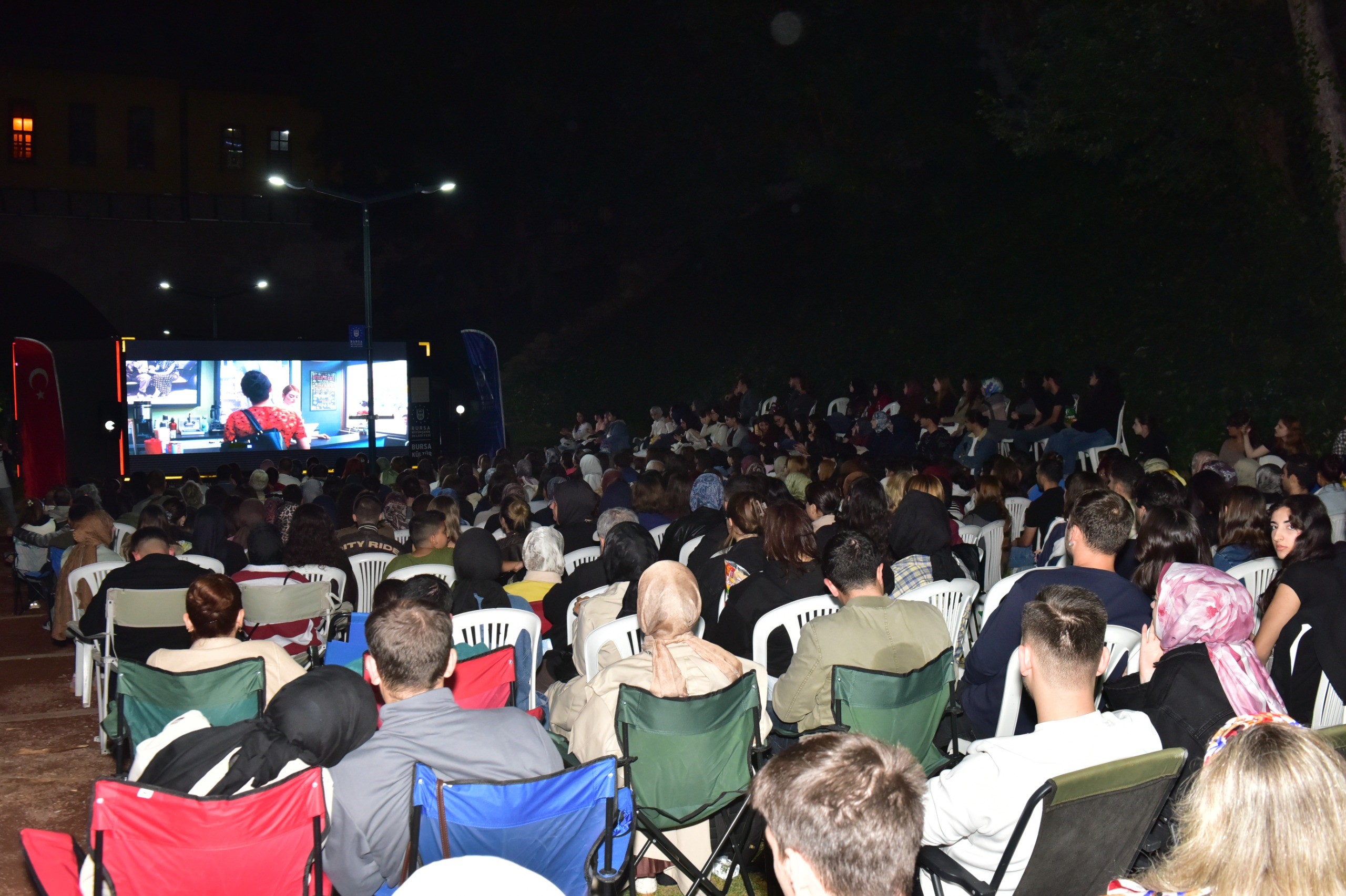 Bursa Büyükşehir Belediyesi'nin düzenlediği "Bursa Sinema Günleri" etkinliği, Irgandı Köprüsü'nde
