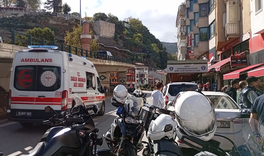 Bursa'nın Osmangazi ilçesinde iki esnaf arasında çıkan tartışma silahlı saldırıya