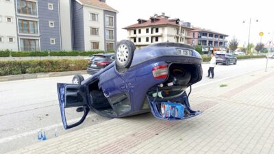Bursa’nın İnegöl ilçesinde sürücüsünün direksiyon hakimiyetini kaybettiği otomobil takla atarak