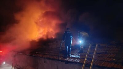 Bursa’da otomotiv yedek parça satışı yapılan bir iş yerinde çıkan