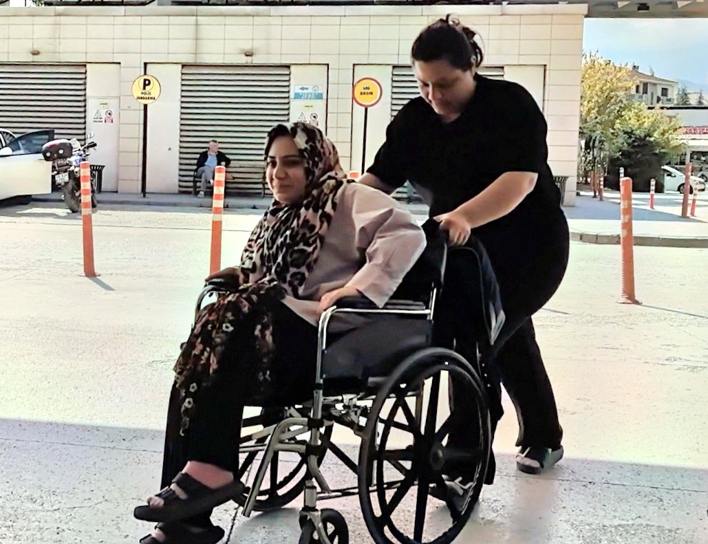 İnegöl’de ailesiyle pikniğe giden 26 yaşındaki Gamze A., yılan ısırması