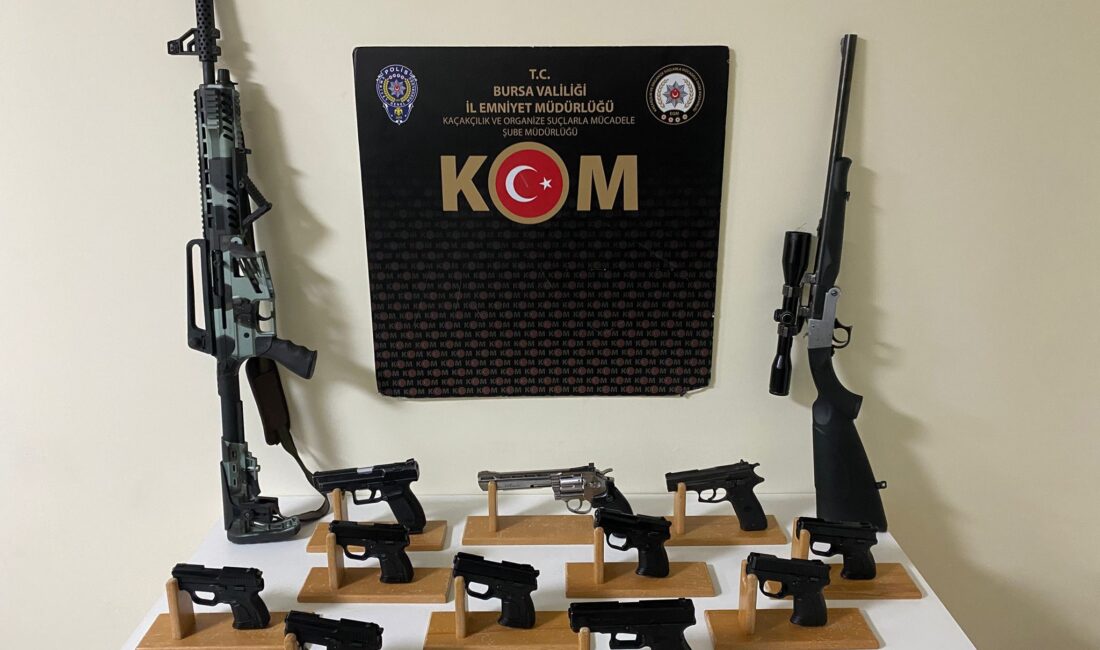 Bursa'nın Gemlik ilçesinde düzenlenen operasyonda silah imalatı ve ticareti yaptıkları