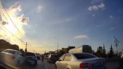 Bursa'nın Nilüfer ilçesinde yoğun trafikte meydana gelen zincirleme kazada 5’ten