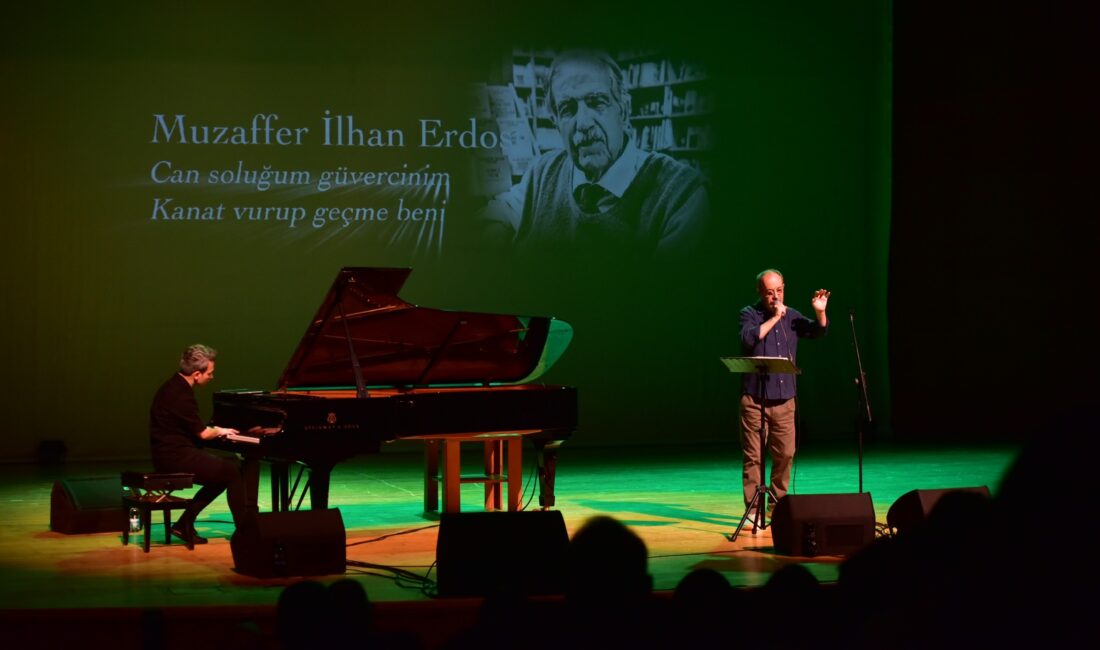 63. Uluslararası Bursa Festivali kapsamında sahne alan Hüsnü Arkan ve