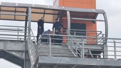 İnegöl’de eşiyle yaşadığı sorunlar nedeniyle bunalıma giren bir kişi, üst