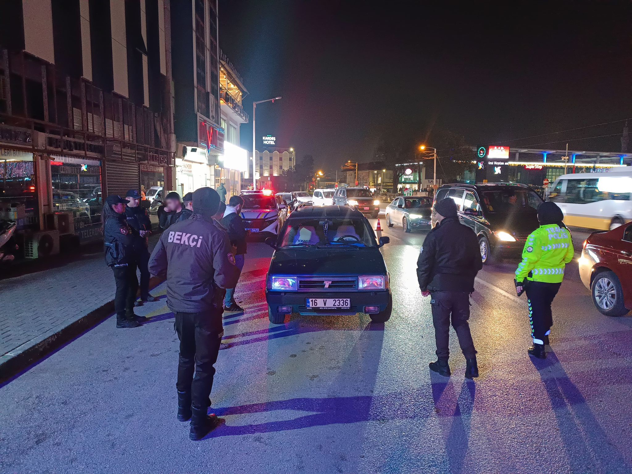 Bursa'da İl Emniyet Müdürlüğü ekipleri, kent genelinde huzur ve güven
