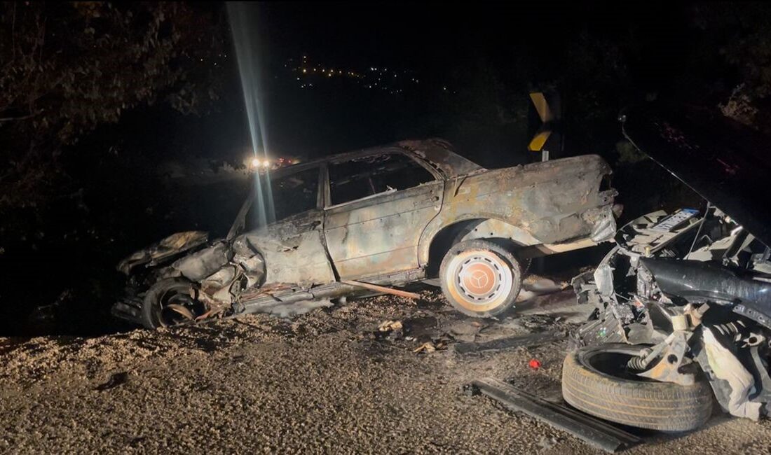 Bursa’nın Nilüfer ilçesi Demirci Mahallesi’nde iki otomobilin kafa kafaya çarpışması