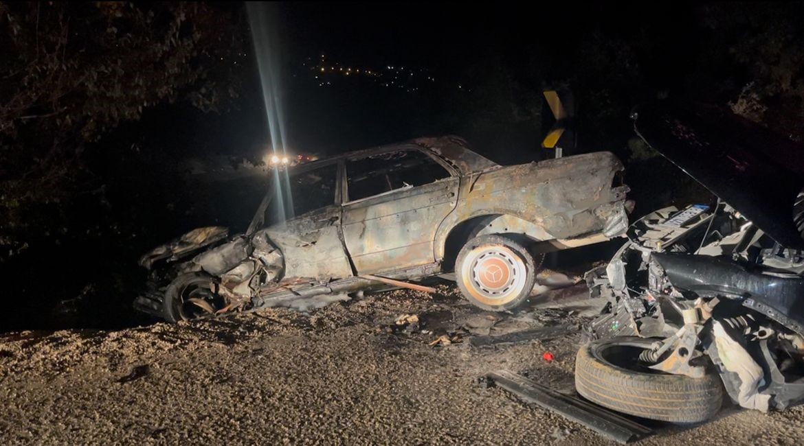 Bursa’nın Nilüfer ilçesi Demirci Mahallesi’nde iki otomobilin kafa kafaya çarpışması