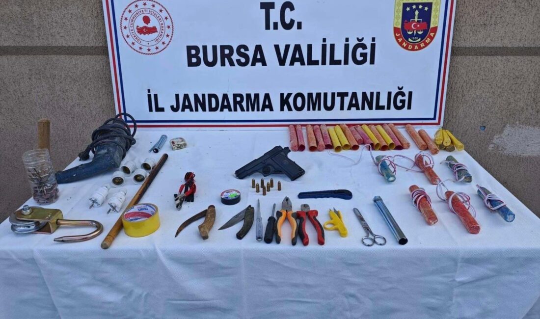 Bursa’nın Kestel ilçesinde kaçak kazı yaptığı belirlenen 9 şüpheli, jandarma