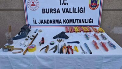 Bursa’nın Kestel ilçesinde kaçak kazı yaptığı belirlenen 9 şüpheli, jandarma