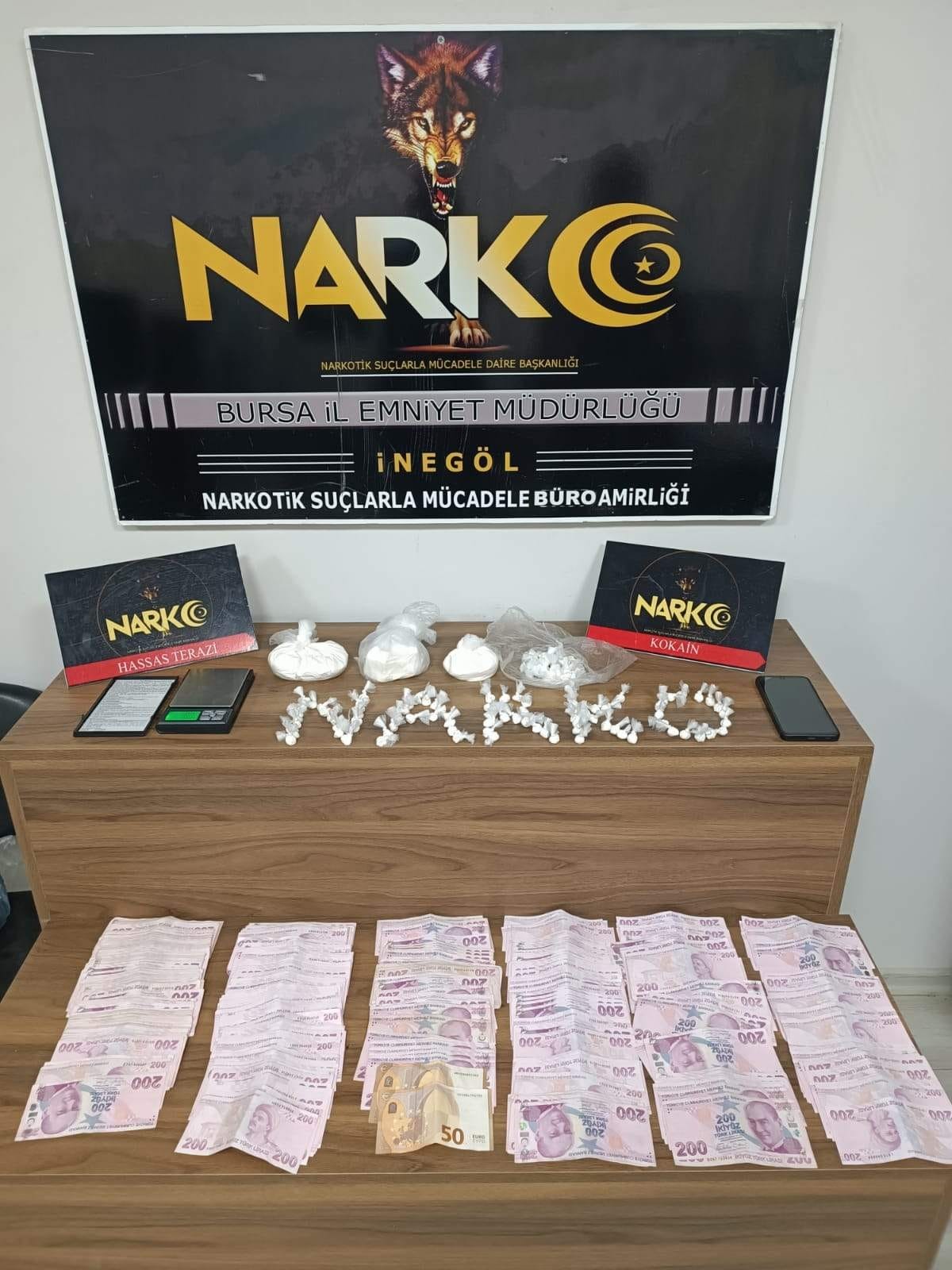 Bursa’nın İnegöl ilçesinde polis ekiplerinin düzenlediği operasyonda, uyuşturucu ticareti yaptığı