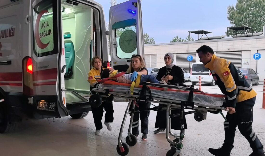 Bursa’nın İnegöl ilçesinde 3. kattaki evin penceresinden düşen 5 yaşındaki