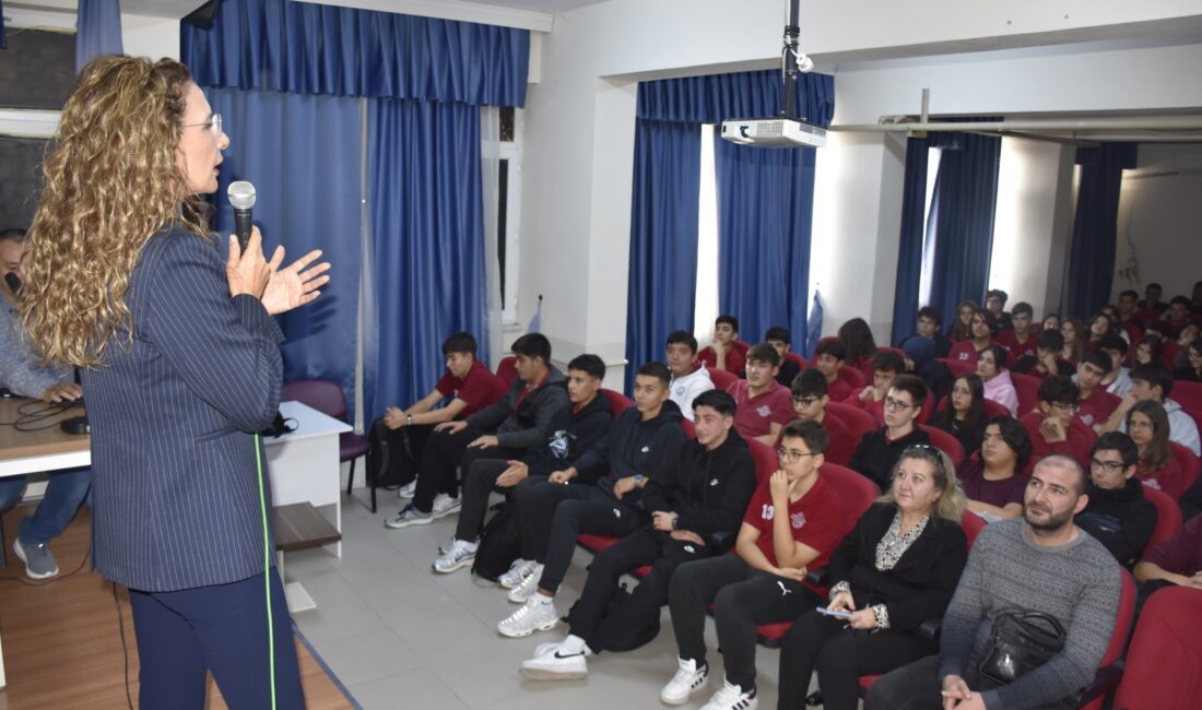 Karacabey Belediyesi, gençlerin afetlere karşı bilinçlenmesi amacıyla eğitim çalışmalarını sürdürüyor.