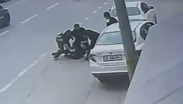 Bursa'da drift yapan sürücü, sivil trafik ekiplerine yakalandı. Polise ettiği