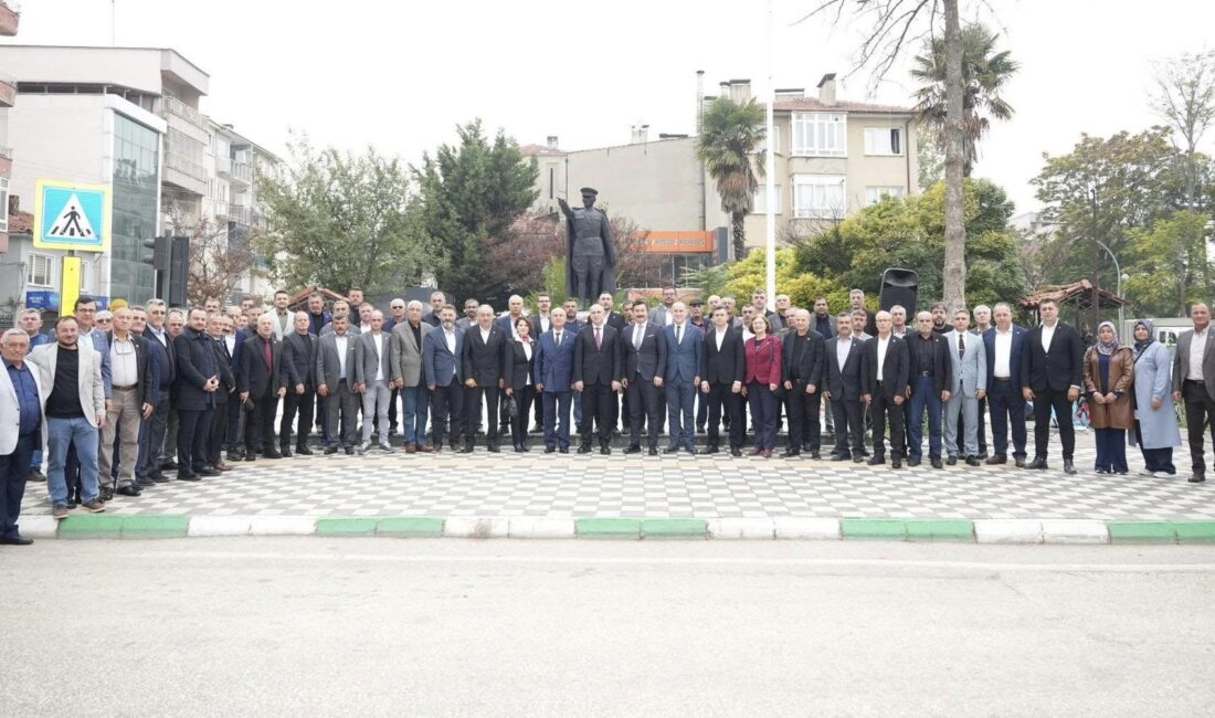 19 Ekim Muhtarlar Günü vesilesiyle, ilçedeki muhtarla buluşan Yenişehir Belediye