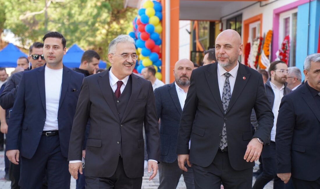 TOBB Başkanı Rıfat Hisarcıklıoğlu, Gemlik'te yaptırılan TOBB Anaokulu'nun açılışına katıldı.