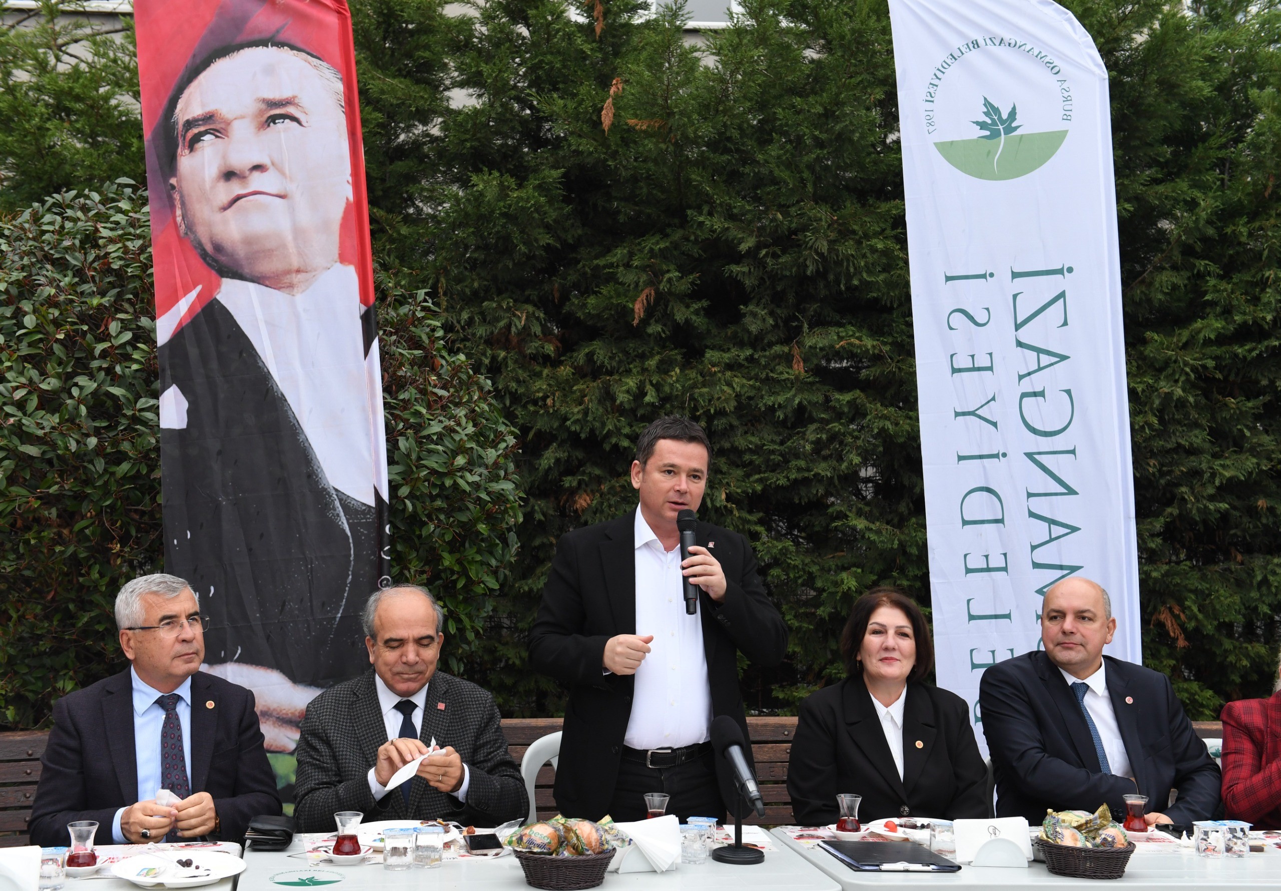 Osmangazi Belediye Başkanı Erkan Aydın, 35’inci mahalle buluşmasını gerçekleştirdi.
