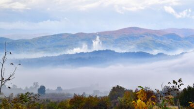 Bursa’nın İnegöl ilçesinde sonbaharın gelişiyle birlikte ortaya çıkan doğal güzellikler,
