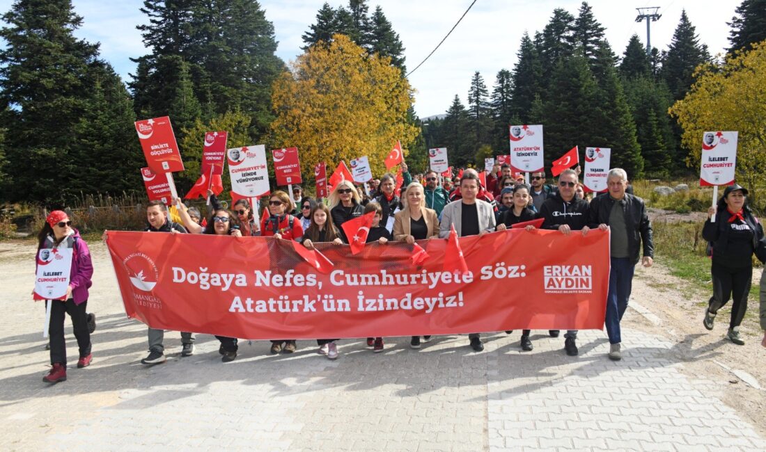 Cumhuriyet coşkusuyla Uludağ’da buluştular Osmangazi Belediyesi’nin düzenlediği "Doğanın İçinde Cumhuriyetin İzinde" yürüyüşüne katılan 250
