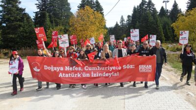 Osmangazi Belediyesi’nin düzenlediği "Doğanın İçinde Cumhuriyetin İzinde" yürüyüşüne katılan 250