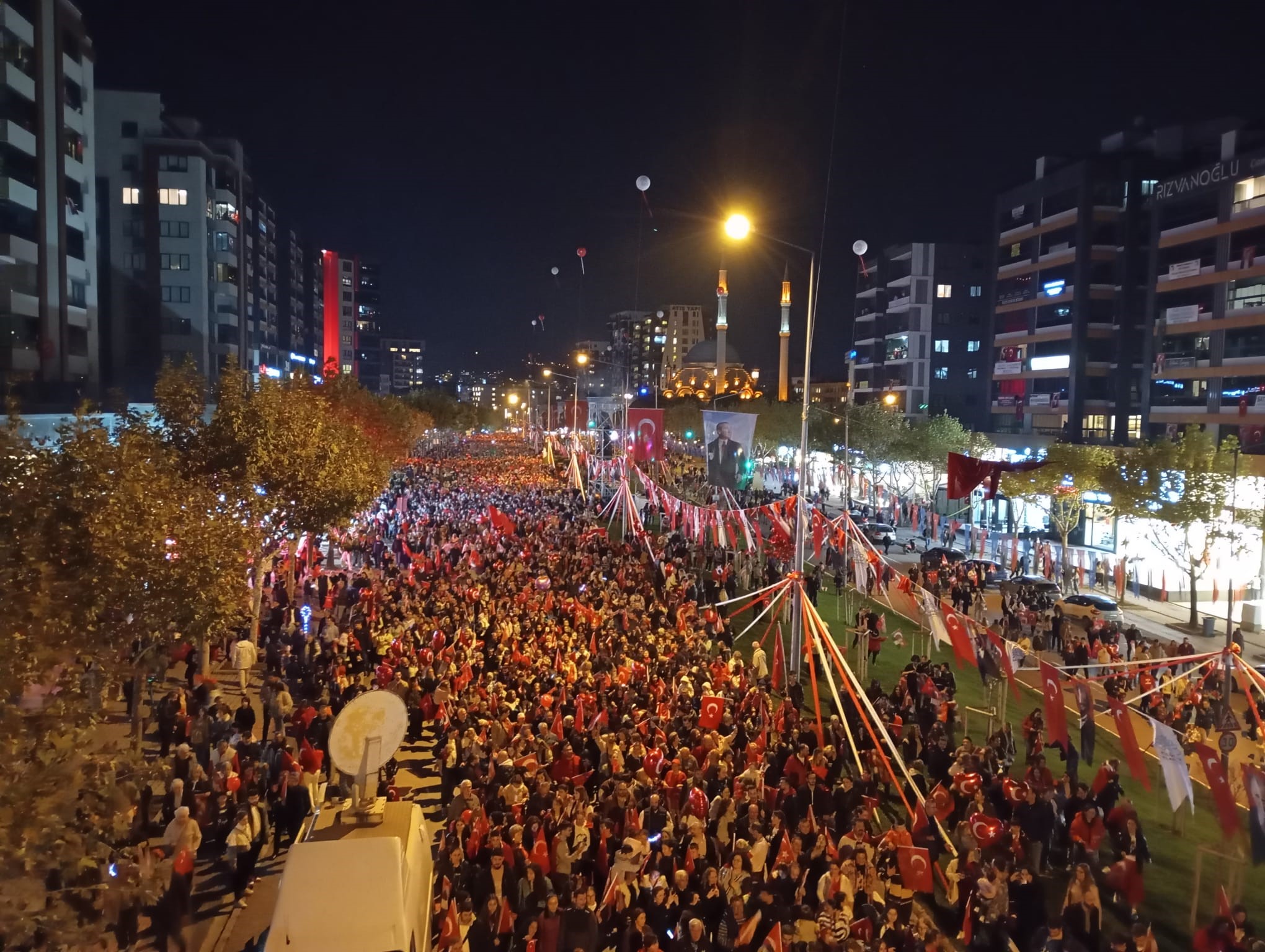 bursa’da cumhuriyet bayramı coşkusu on binleri buluşturdu 2 Bursam Medya -