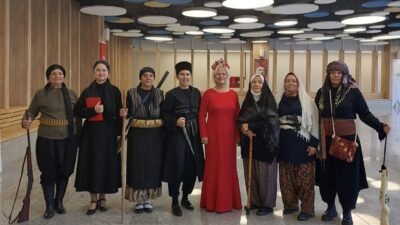 Nilüfer Kadın Korosu, Cumhuriyet’in 102. yılına özel hazırladığı Cumhuriyet Defilesi