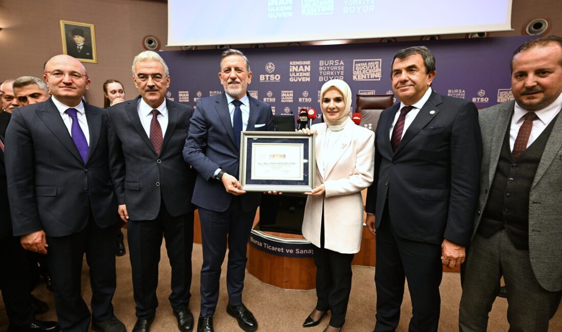 Bakan Göktaş: “Aile yapımızı korumak, savunma sanayi kadar stratejik önemde” Aile ve Sosyal Hizmetler Bakanı Mahinur Özdemir Göktaş, nüfusun hızla