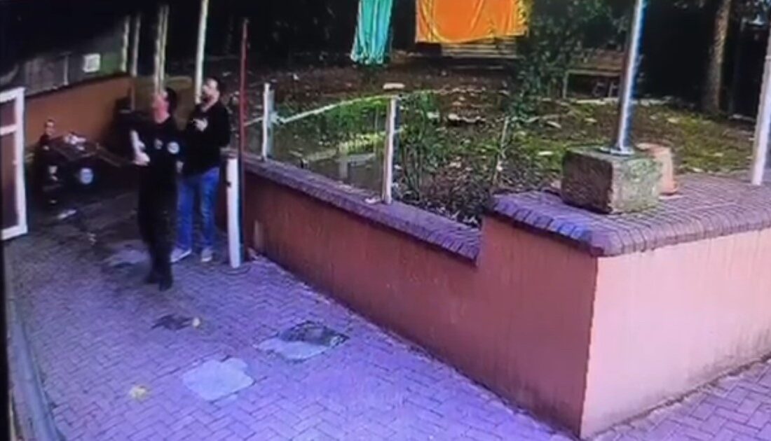 Bursa’da faciadan dönüldü: İtfaiye personelinin yanına kola şişesi düştü! Bursa’da Zafer İtfaiye Amirliği bahçesinde oturan görevli, saniyelerle ölümden döndü.