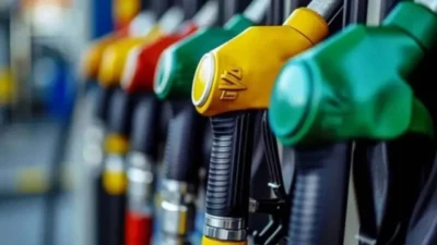 Döviz, petrol ve vergi değişimleri akaryakıt fiyatlarını etkilerken, 25 Ekim