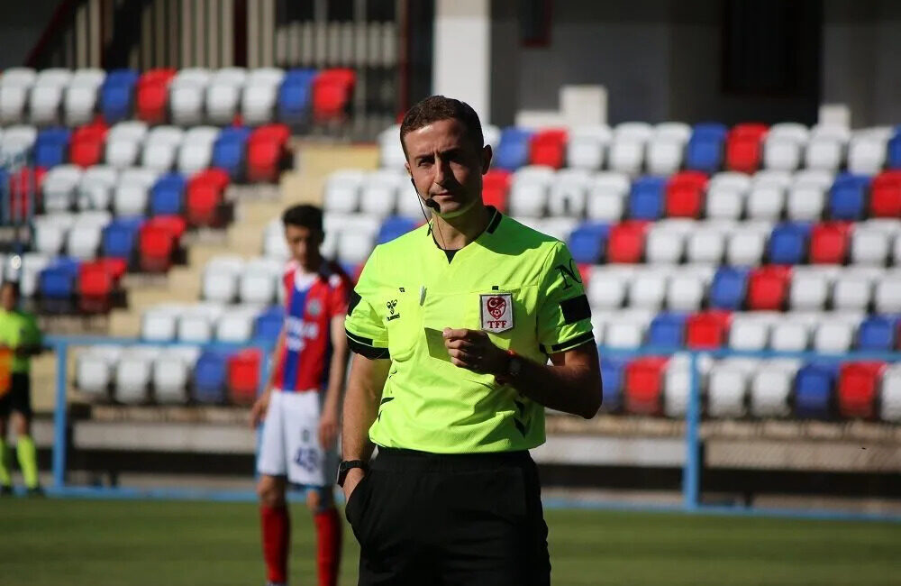 Bursaspor’un pazar günü deplasmanda oynayacağı Kırklarelispor maçının hakemi belli oldu.

