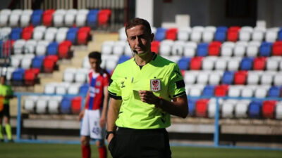 Bursaspor’un pazar günü deplasmanda oynayacağı Kırklarelispor maçının hakemi belli oldu.

