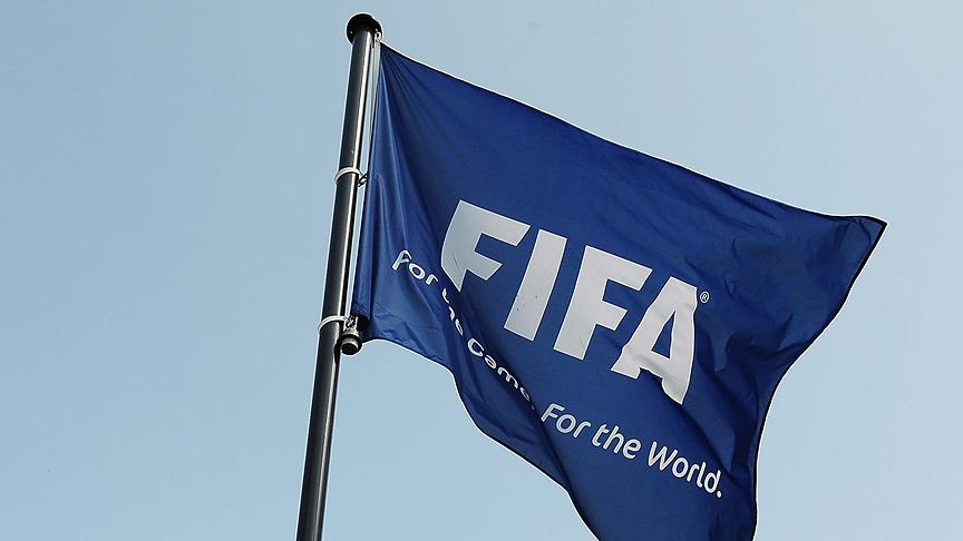 FIFA'dan yapılan açıklamaya göre; 3 Türk ekibine transfer cezası geldi.

