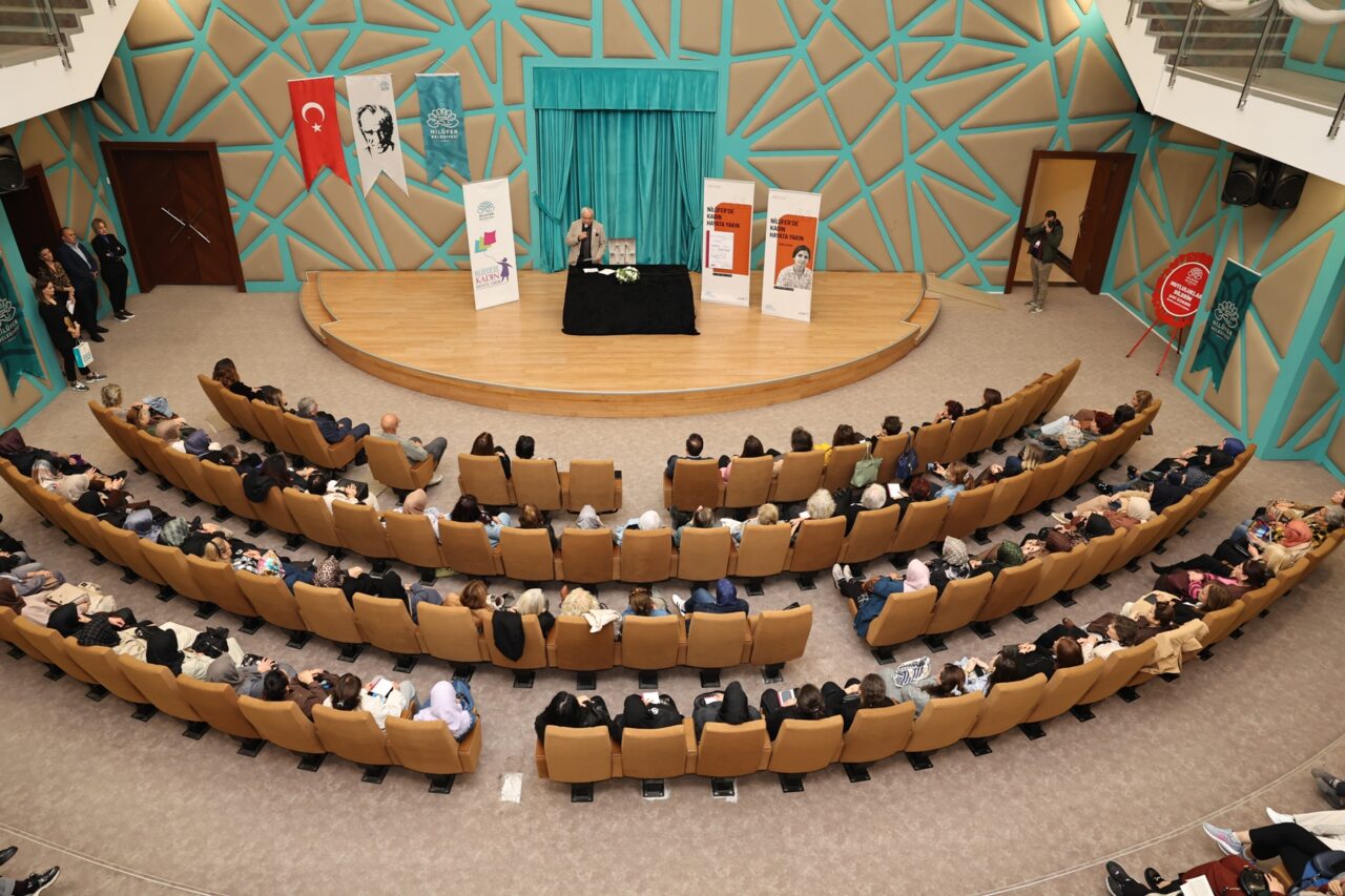 Nilüfer Belediyesi’nin kırsal mahallelerdeki kadınlara okuma alışkanlığı kazandırmak amacıyla 2010