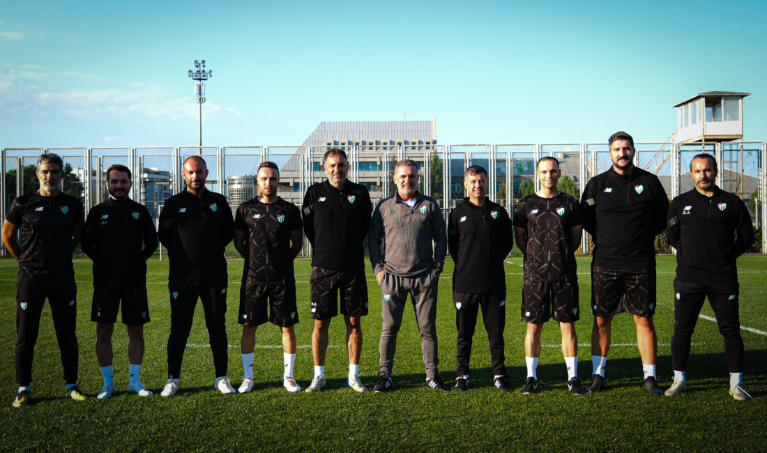 Bursaspor’un Teknik Direktörü Tahsin Tam yönetimindeki teknik ekip resmen açıklandı.