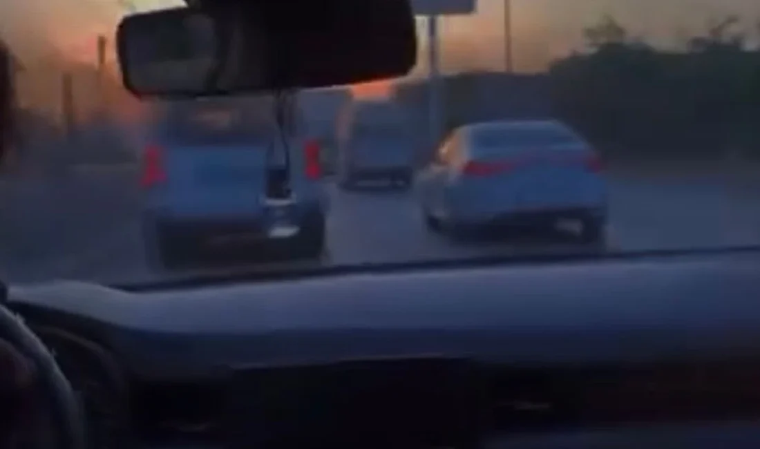 Bursa'da bir sürücü, yoğun trafikte makas atarak ilerledi. Tehlikeli anları