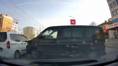 Bursa’da el freni çekilmeden park edilen minibüs, freni boşalınca üç