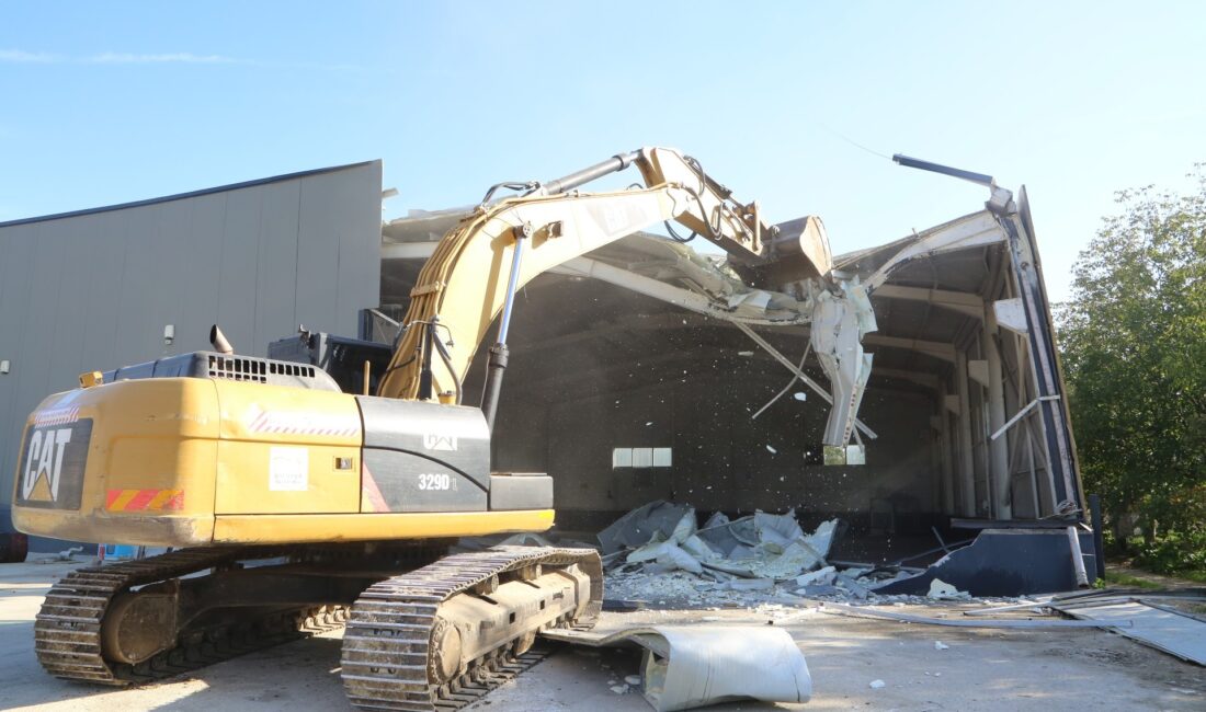 Nilüfer Belediyesi, imara aykırı yapılaşmayla mücadele kapsamında Yaylacık ve Tahtalı