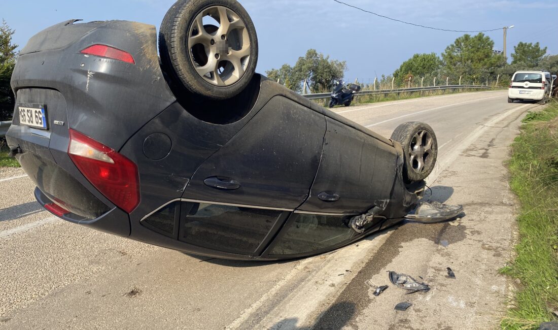 Mudanya’nın Kumyaka girişinde virajı alamayan otomobil kayalara çarparak ters döndü.