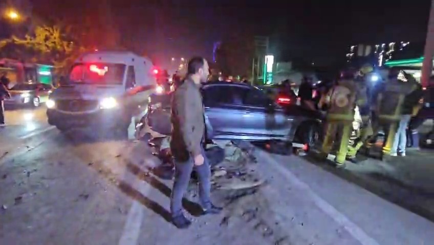 Bursa’nın Nilüfer ilçesinde Mudanya Yolu üzerinde hafif ticari araç ile