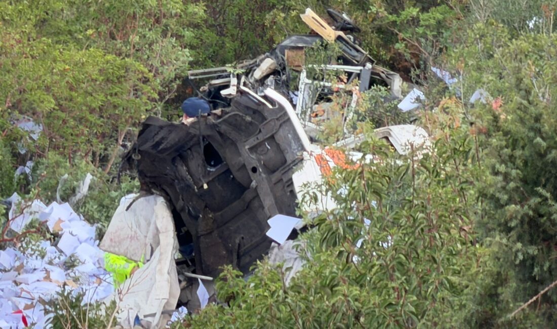 İznik-Yenişehir karayolunda malzeme yüklü bir tır uçuruma yuvarlandı. Sürücü Ramazan