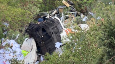 İznik-Yenişehir karayolunda malzeme yüklü bir tır uçuruma yuvarlandı. Sürücü Ramazan